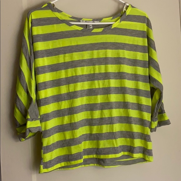 2 for $15 Forever 21 half sleeve crewneck shirt - Picture 1 of 4